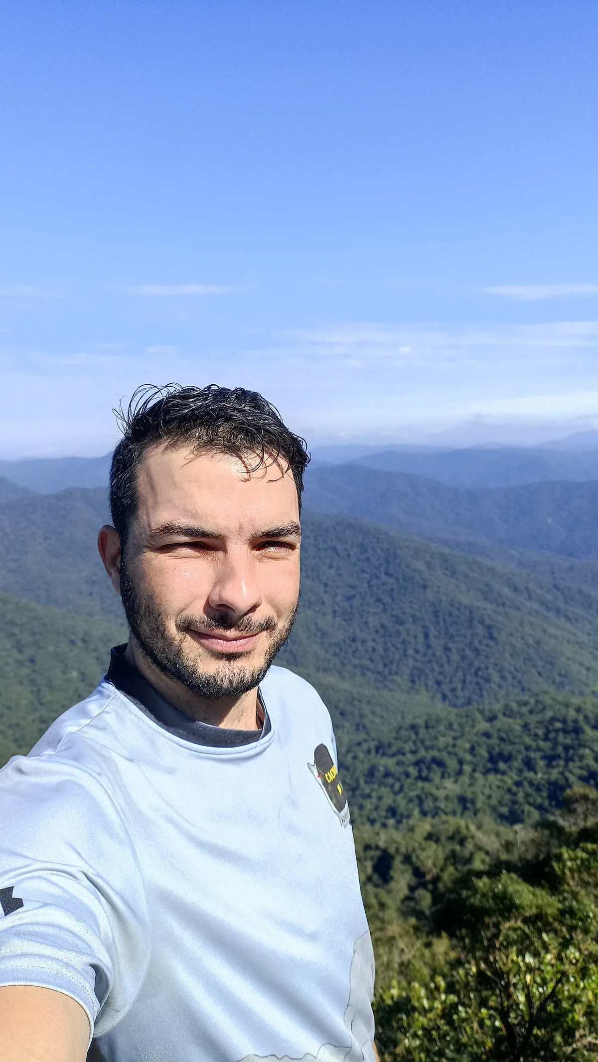 Retrato de Paulo em uma paisagem natural